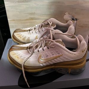 WMNS AIR VAPORMAX 360 'WHITE METALLIC GOLD'